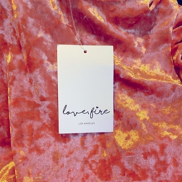 NWT love, Fire Crushed Velvet Long Sleeve Crop Top Peachy/Pink Size Medium - Picture 12 of 12
